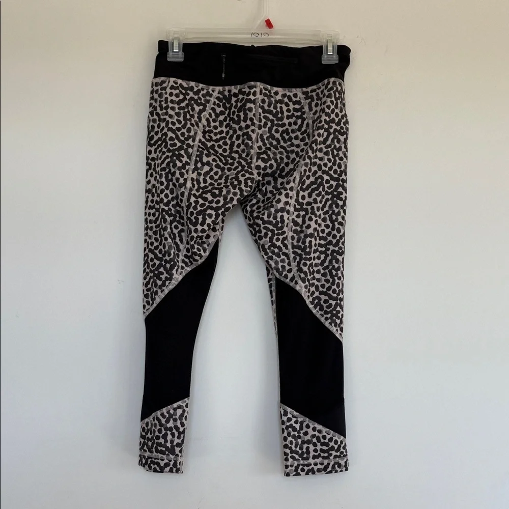 lululemon athletica Women’s Black and Gray Patterned Leggings
